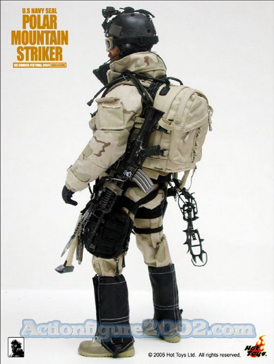 Hot_Toys_POLARMOUNTAINSTRIKER_Desert_04.jpg
