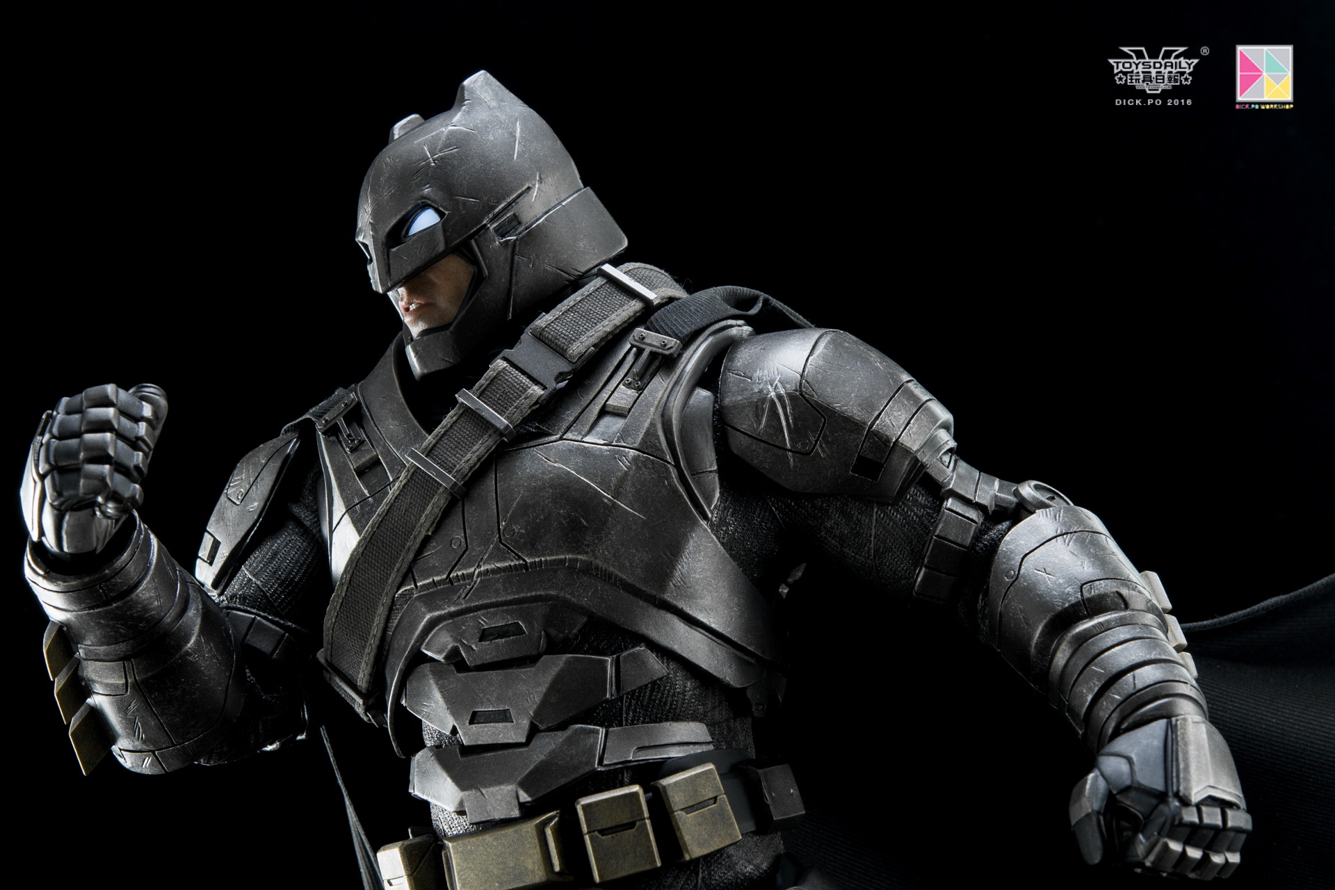 toysdaily_dick.po_armoredbatman-21.jpg