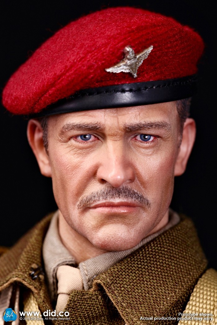 DID K80135 WWII British Airborne Red Devil Commander Roy 2.jpg