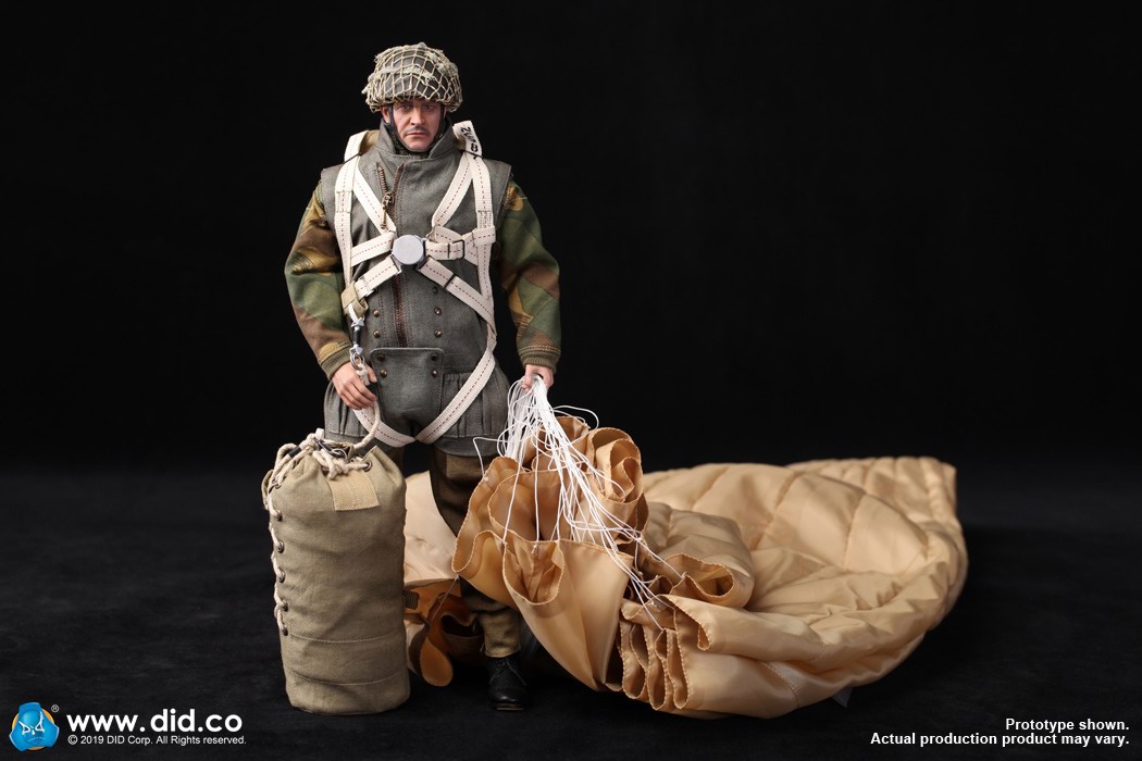 DID K80135 WWII British Airborne Red Devil Commander Roy 1.jpg