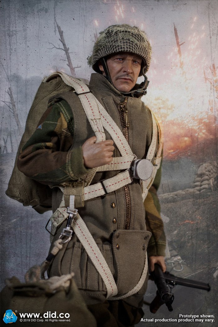 DID K80135 WWII British Airborne Red Devil Commander Roy 13.jpg