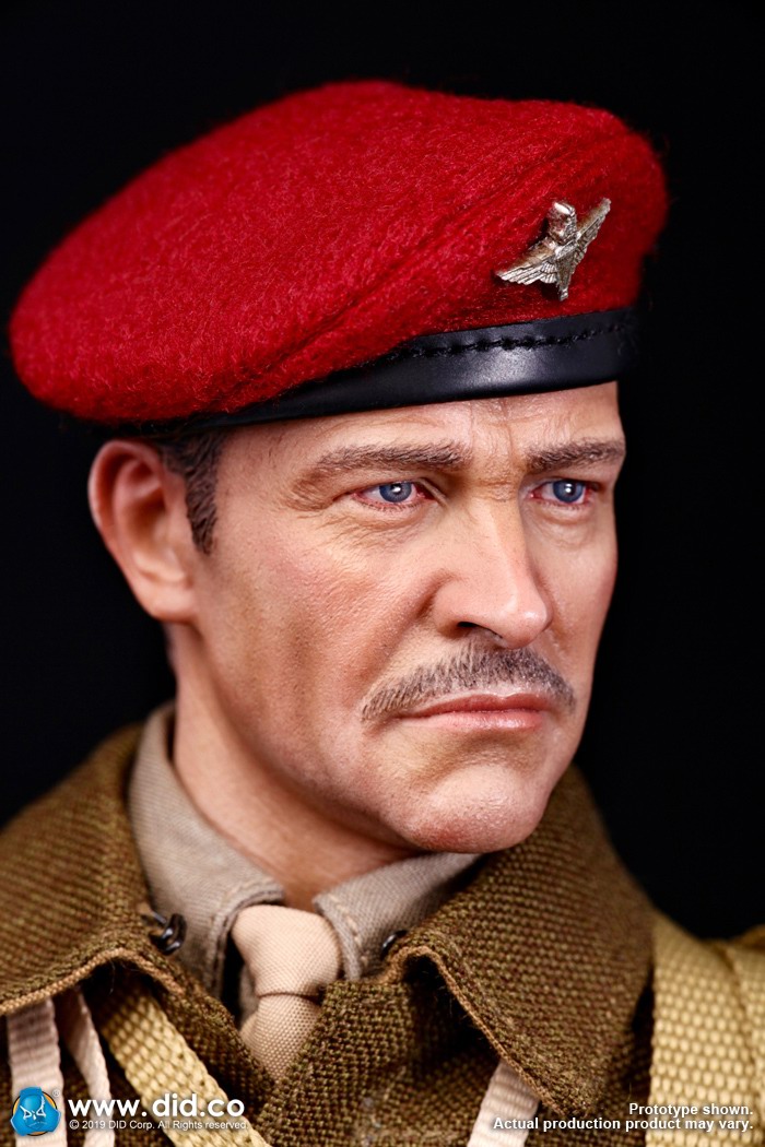 DID K80135 WWII British Airborne Red Devil Commander Roy 21.jpg